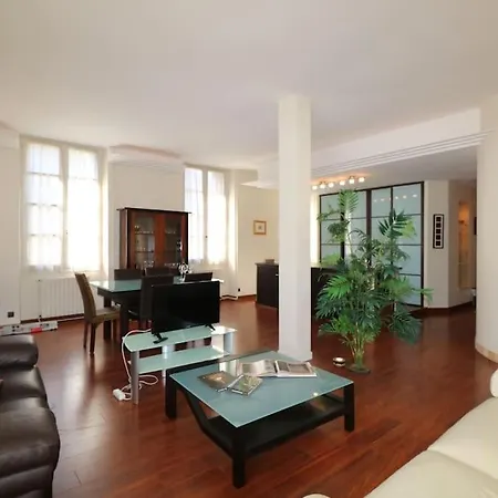 Appartement Spacious Flat With Ac & 33m² Terrace In