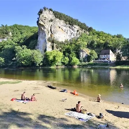 Spacious Flat With Ac & 33m² Terrace In Appartement Sarlat-la-Canéda