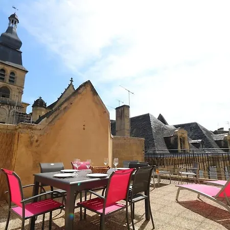 Appartement Spacious Flat With Ac & 33m² Terrace In Sarlat-la-Canéda