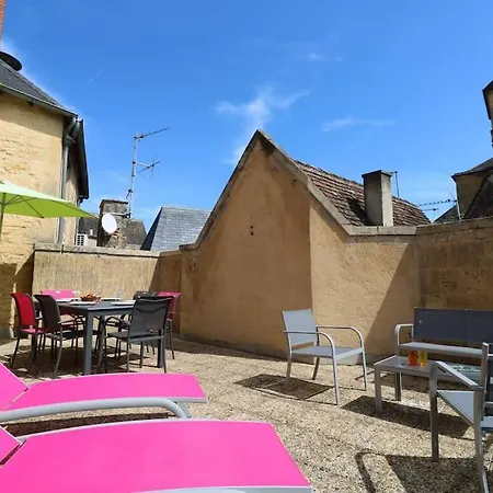 Spacious Flat With Ac & 33m² Terrace In Sarlat-la-Canéda