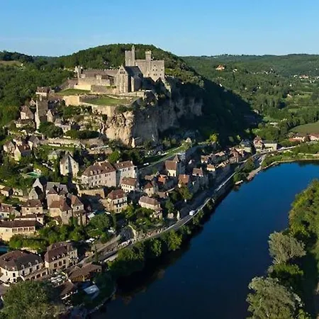 Spacious Flat With Ac & 33m² Terrace In Appartement Sarlat-la-Canéda
