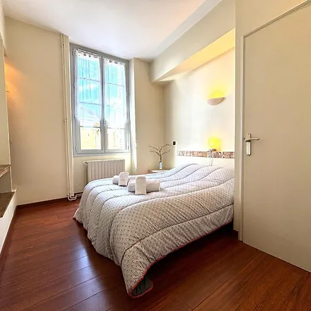 Appartement Spacious Flat With Ac & 33m² Terrace In Sarlat