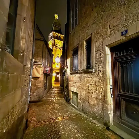 Apartment Spacious Flat With Ac & 33m² Terrace In Sarlat