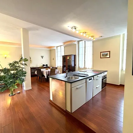 Spacious Flat With Ac & 33m² Terrace In