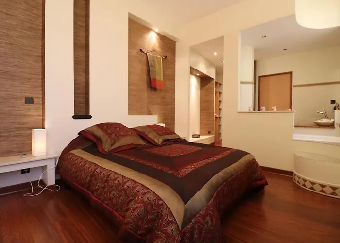 Spacious Flat With Ac & 33m² Terrace In Appartement Sarlat