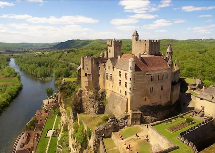 Spacious Flat With Ac & 33m² Terrace In