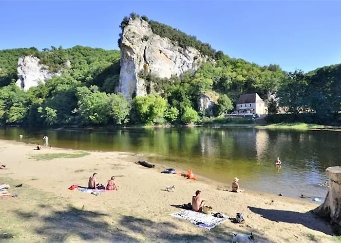 Spacious Flat With Ac & 33m² Terrace In Appartement Sarlat