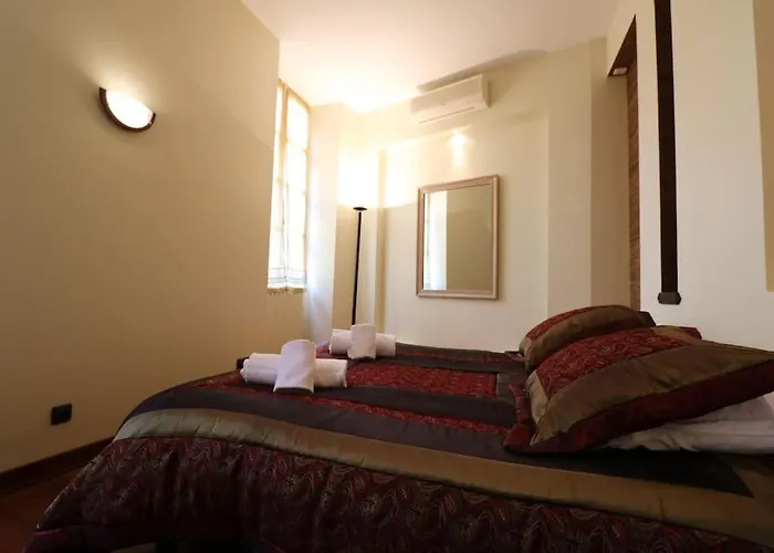 Spacious Flat With Ac & 33m² Terrace In Sarlat