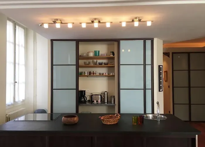 Spacious Flat With Ac & 33m² Terrace In