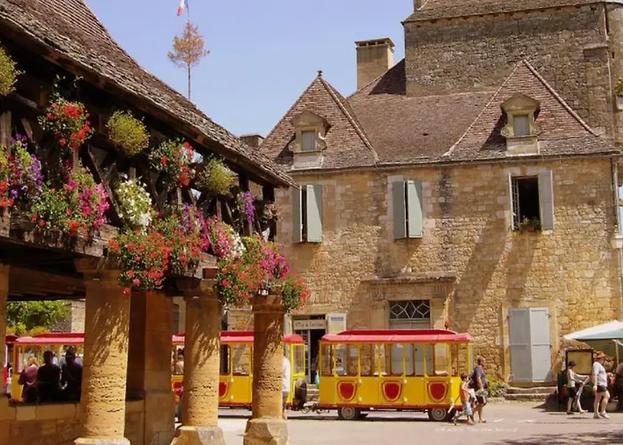 Spacious Flat With Ac & 33m² Terrace In