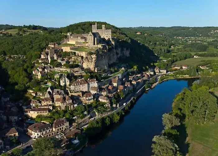 Spacious Flat With Ac & 33m² Terrace In Appartement Sarlat