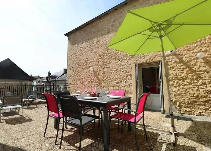 Spacious Flat With Ac & 33m² Terrace In