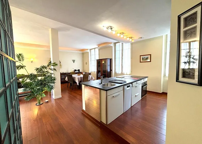 Spacious Flat With Ac & 33m² Terrace In
